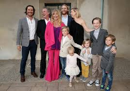 Kate garry hudson (born april 19, 1979) is an american actress, movie director, screenwriter and producer. Kurt Russell And Goldie Hawn Family Pictures Popsugar Middle East Celebrity And Entertainment