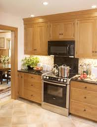 Shaker Style Kitchen With Large Drawers And Upper Cabinets That Go All The Way To The Ceiling Don T Li Light Wood Kitchens New Kitchen Cabinets Kitchen Design