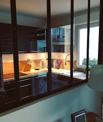 En massif ou en placage, selon les modèles. Cuisine Moderne Bois Et Noir Avec Verriere Modern Kitchen Paris By Cuisinella Paris 11 Republique Houzz Uk