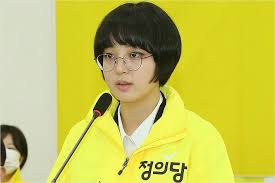 전 세계에서 아이디어를 가장 많이 모아 놓은 pinterest에서 류호정(hojeongheong) 님이 무엇을 발견했는지 살펴보세요. ë¡¤ ëŒ€ë¦¬ ì™œ ë¬¸ì œì¼ê¹Œ ê²œì•Œëª» ì˜ ë¥˜í˜¸ì • ë…¼ëž€ í•´ì„¤ ë…¸ì»·ë‰´ìŠ¤