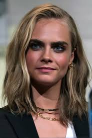 Sbuffa più per quello che poteva essere e non è stato, per la bella fotografia, i bei colori, i bei protagonisti, e la sciatteria del racconto, sbuffa perché non si viene. Cara Delevingne Wikipedia