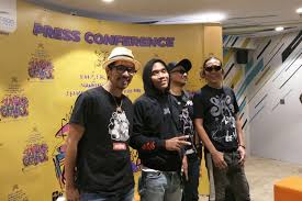 D yang ku butuh hanya cintamu. Lirik Dan Chord Lagu Anyer 10 Maret Dari Album Ketiga Slank