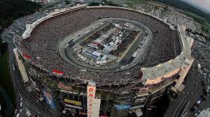 Mcmurray forced johnson way up the track at a very sensitive part, johnson had to put more wheel into it to stay off the wall and the car swapped ends. Nascar Thrilled For Boost From College Football With Battle At Bristol Sporting News