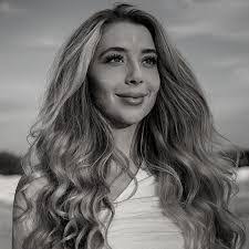 Heather Hoffman's Instagram, Twitter & Facebook