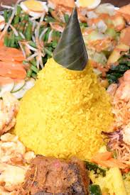 Selain warung makan, bagi pengunjung yang ingin merasakan sensasi lain menikmati kuliner kali brantas, pengelola juga memberikan berbagai macam spot atau lokasi yang instagramable. Indonesian Yellow Rice Nasi Kuning International Cuisine