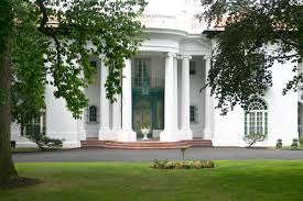 Résultat de recherche d'images pour "villa lewaro"