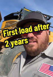 Cat Skid Steer 285 Loading 740 Dump