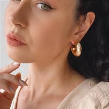 Brinco Meia Argola Lisa Puffer G Banhada a Ouro