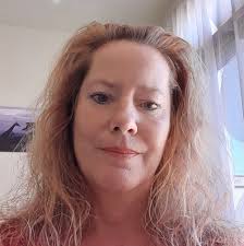 Hello. I will be 2 days in Uluru in november. I read there is a big problem  with flies. Is that correct at that time of the year?