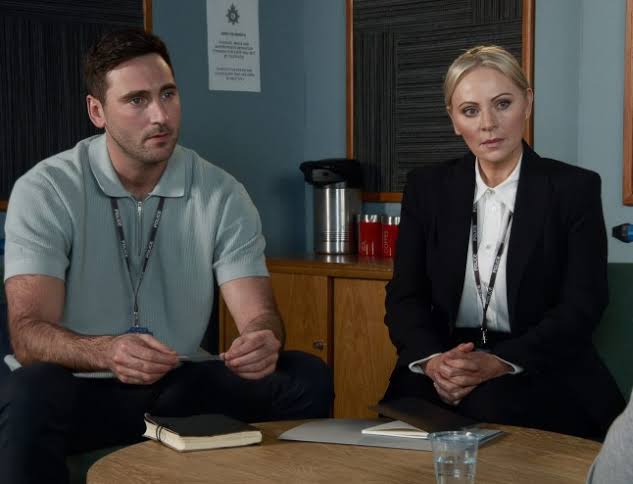 Coronation Street's Lisa armed with evidence to bring down Kit for good |  Soaps | Metro News