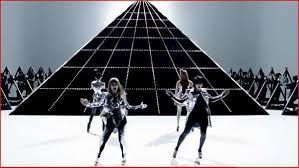 2ne1 I Am The Best Hidden Symbolic Meaning To Feminism And Self Expression I Am Awesome 2ne1 Pyramids Egypt