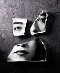 Faceless On Instagram Photo By Dahilrosas Self Portrait Photography Mirror Photography Conceptual Photography