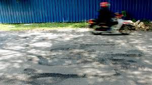 Aplikasi yang diinisiasi dinas pu dan bina marga cipta karya ini bertujuan untuk memangkas jalur. Whatsapp Aduan Potholes Dbkl Untuk Saluran Maklumat Jalan Rosak