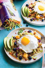 There are 72 to 90 cals in a raw egg. 31 Healthy Egg Recipes For Breakfast Egg Breakfast Ideas
