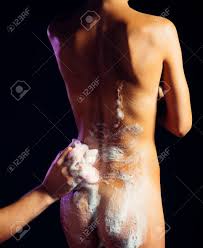 Mädchen Sexy Körper In Der Dusche Entspannen. Sexspiele Lust Und Orgasmus.  Massage- Und Familien-Spa-Konzept. Mann Wäscht Nackte Frau Mit Strähnen In  Der Hand. Totale Entspannung. Liebesbeziehungen Im Bad Mit Schaum.  Lizenzfreie Fotos,