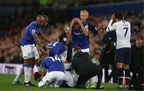 المباراة المثالية لي مع الهلال كانت في النهائي الآسيوي أمام أوراوا. Ø´Ø§Ù‡Ø¯ Ø³ÙˆÙ† ÙŠØ¨ÙƒÙŠ Ø¨Ø¹Ø¯ ØªØ³Ø¨Ø¨Ù‡ ÙÙŠ Ø¥ØµØ§Ø¨Ø© Ù… Ø±Ø¹Ø¨Ø© Ù„Ù†Ø¬Ù… Ø¥ÙŠÙØ±ØªÙˆÙ† Ø§Ù„Ø¨Ø´Ø§ÙŠØ± ÙƒÙˆØªØ´