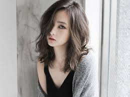 コテを使った内巻きのつくり方 初心者さんでも簡単にできるんです hair middle hair hair styles medium hair styles