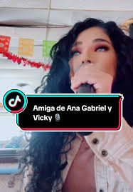 Vicky Canta En El Karaoke Envidiosa