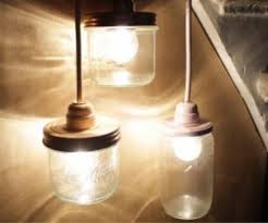 Si vous le désirez, peignez le support de l'applique. 6 Tutos Pour Fabriquer Une Lampe Originale