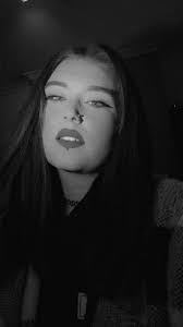 Melissa Massey's Instagram, Twitter & Facebook