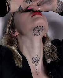 20 Under The Chin Tattoos You Didn T Know You Needed To Boost Your Confidence Design Minimalist Tattoo Small Face Tattoos Face Tattoos For Women