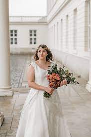 Kaufen sie neusten trends für brautkleider, abendkleider, abiballkleider & hochzeitspartykleider online bei babyonlinedress.de. Elementar Curvy Bride Boho Brautkleider Fur Grosse Grossen Elementar Moderne Brautkleider In Grossen G Brautkleid Spitze Lassige Brautkleider Brautkleid