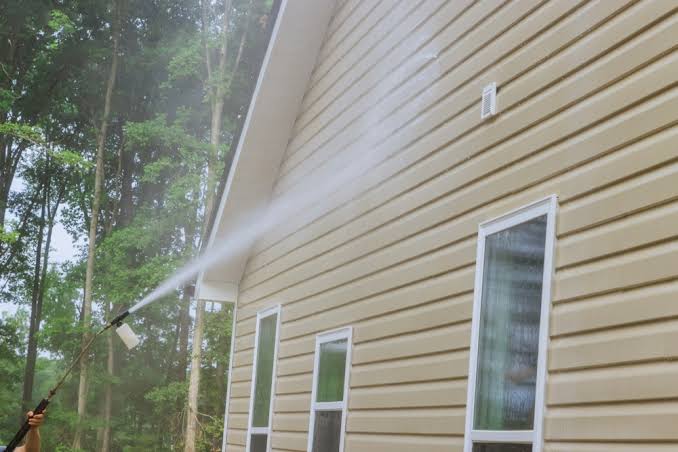 Power wash house by Sanchez Company LLC