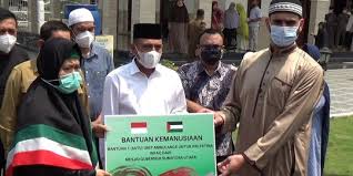 Kehidupan dinda yang berubah 180 derajat karena ayahnya korupsi membuatnya berani meminta geri, musuh bebuyutannya yang terkenal di sekolah untuk menjadi. Qttvsazxq N6hm
