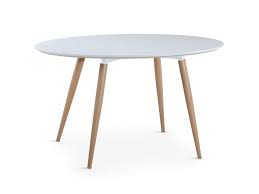 Les nostalgiques et les amateurs de déco rétro plébiscitent cette matière en vogue dans. Table Ovale Scandinave Sissi Blanc Vente De Menzzo Conforama