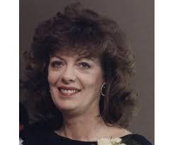 Carrie Sauer's Instagram, Twitter & Facebook