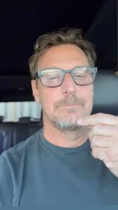 Let me be clear. I DO NOT have a twitter account. I deleted it back in 2020  ish. 🤙 Fake account. If some of you want to report it thank you🙏