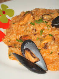 Aggiungere i cubetti di zucchina nella pentola con il soffritto (dal quale abbiamo rimosso le cozze). La Tavola Allegra Risotto Con Crema Di Peperoni E Cozze