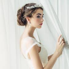 Brautfrisuren Mit Diadem Heiraten Wie Eine Prinzessin Fotoalbum Gofeminin Brautfrisuren Mit Diadem Brautfrisur Frisur Hochzeit