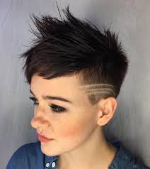 Androgynous hair is all about abandoning classical feminine looks and opting for more creative, empowering, and edgy alternatives. Androgynous Haircuts For Women Thefashiontamer Com