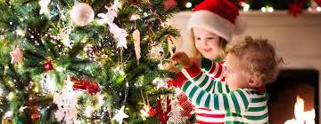 Crear árboles de navidad con distintos elementos · 2. 20 Actividades Para Preparar La Navidad En Casa Con Ninos Especial Navidad Juegos Y Fiestas Guia Del Nino