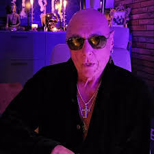 Kate Smit's Instagram, Twitter & Facebook