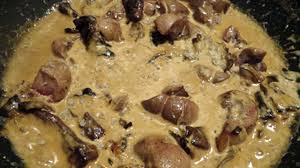Dresser sur les assiettes préchauffées quelques tranches de rognons, napper généreusement de sauce moutarde bien chaude. Rognon De Veau Cuisine Maison