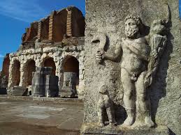 Santa maria capua vetere has many attractions to explore with its fascinating past, intriguing present and exciting future. Due Citta Un Unica Storia Capua E Santa Maria Capua Vetere Meravigliosa Campania Tour E Gite Scolastiche Turismo Scolastico