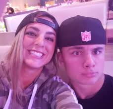 David Sesnit Parents: Chan allgood, Cera, and foster parents, James and  Becci #33 TE Height: 5'9" Weight: 192 If you could play any sport  professionally, which would it be? Boxing What's the