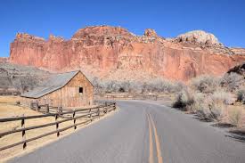 Capitol reef resort sits along utah's scenic byway 12 and welcomes guests with warm hospitality, gorgeous landscapes, and impressive dining options (as well as a host of luxury amenities). Capitol Reef Np Sehenswurdigkeiten Und Tipps