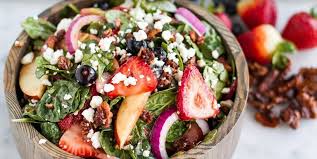 Salade D Epinards Fraises Pommes Et Noix Une Salade Qui Sort De L Ordinaire Recettes Ma Fourchette Strawberry Salad Balsamic Pasta Summer Salads
