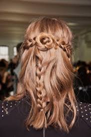 Here are some tips for your christmas look. 31 Chic And Pretty Christmas Hairstyles Ideas Styleoholic