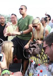 Begin januari werd de ex van dj afrojack, met wie ze ook dochtertje vegas heeft. Paris Hilton E Il Fidanzato Neo Papa Dj Afrojack A Miami Ladyblitz