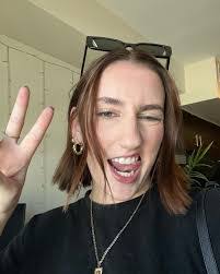 Gina Marsh's Instagram, Twitter & Facebook