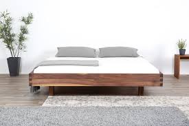 Doppelbett massiv erle mit überbau und 2 nachttischen. Naturliche Biologische Massivholzmobel Nachhaltige Holzbetten