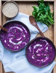 Soupe Violette A La Patate Douce Des Soupes Violettes Qui Mettent De La Couleur Dans L Hiver Elle A Table Patates Douces Violettes Soupe Patate Douce Patate Douce