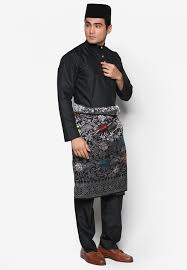 Baju tradisional melayu merujuk kepada baju tradisional orang melayu, terutamanya baju melayu dan baju kurung. Baju Melayu Baju Melayu Men Dress Traditional Dresses
