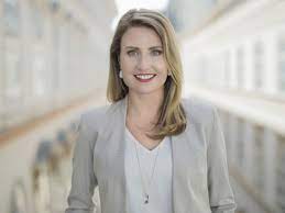 Frauenministerin susanne raab will sich nicht feministin nennen, aber für frauen kämpfen. Bundesministerin Raab Auch Fur Religionen Zustandig Religion Orf At