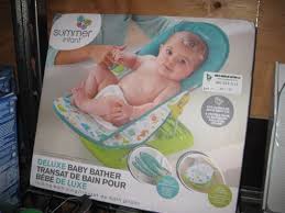 Multiple recline positions allow for comfortable positioning for your little one during bath time, and an easy to clean soft mesh sling cradles your baby for maximum support. Summer Infant Deluxe Baby Bather