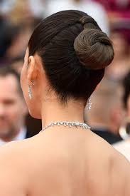Best wedding guest hairstyle ideas with flowing loose curls. 30 Wedding Guest Hairstyle Ideas Wedding Guest Hair Ideas Inspired By The Runway And Red Carpet